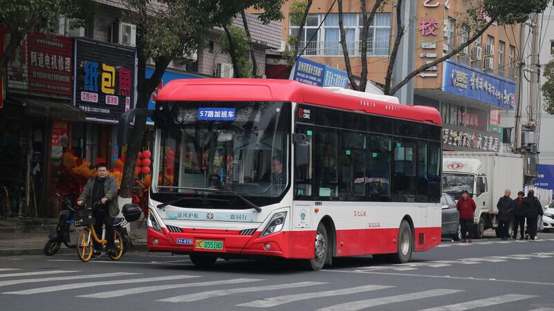 文件:11878-浙C05518D-57路-CSR6854.jpg