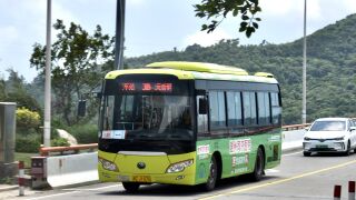 ZK6902HGA行驶于330国道