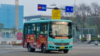 HFF6609GDE5FB行驶至车站大道广场南路路口