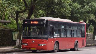 ZK6108HGC行驶于瑞光大道