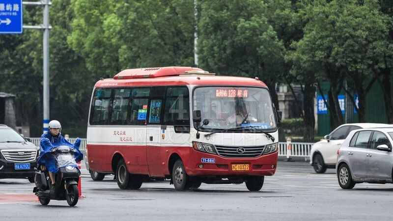 文件:11684-浙C10322-128路-XMQ6668.jpg