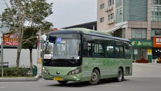 ZK6741HGB9驶出柳市客运中心