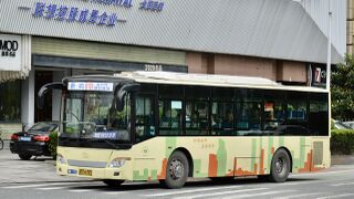 HFF6104GK39行驶至望江东路解放街路口