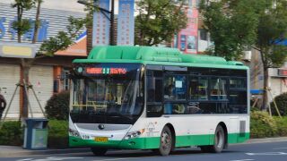 ZK6850CHEVPG21行驶于滨江大道