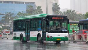 99045-浙C11181-B104路-KLQ6109.jpg