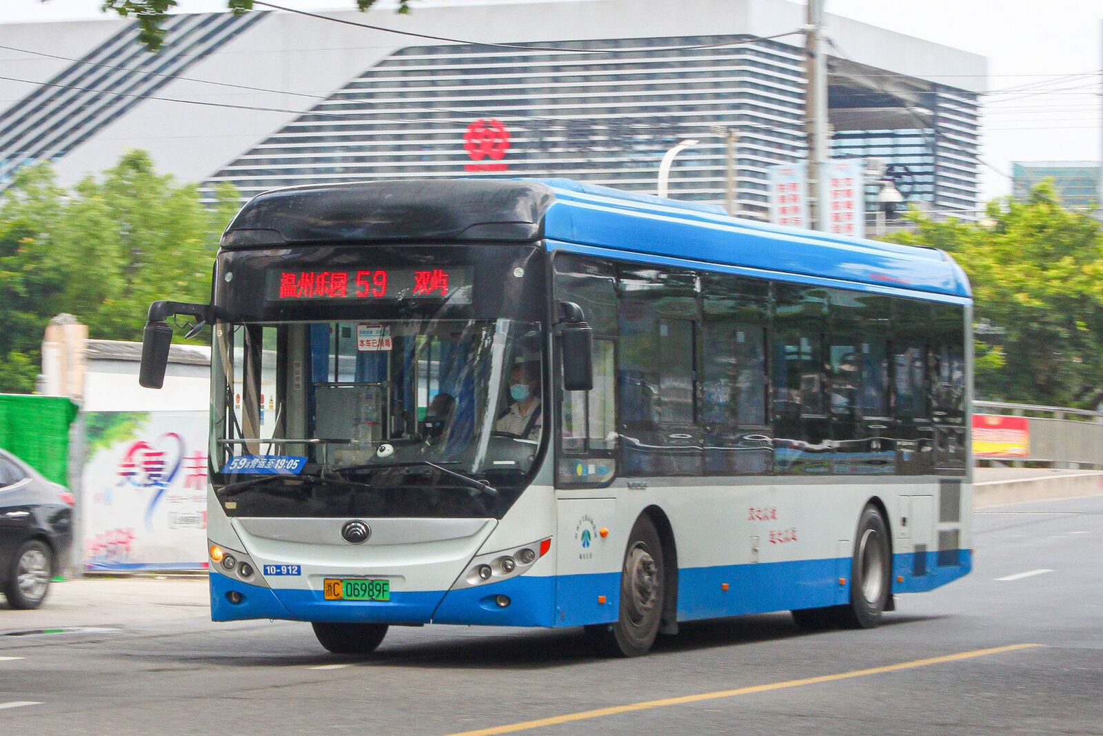 LOOK | 上海城市浪漫运作员① · 公交司机|公交司机|上海公交|公交车_新浪新闻