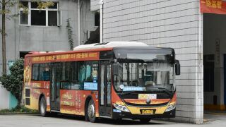 ZK6125CHEVPG1停于黄龙始发站