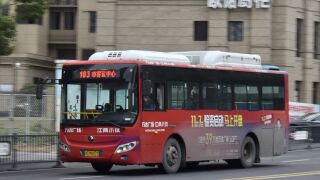 ZK6850CHEVPG33行驶于文定路