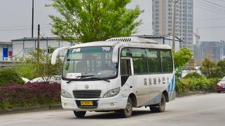 EQ6606LT1行驶于仙降大道