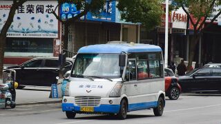 GL6508GQ行驶至镇前街光大路路口